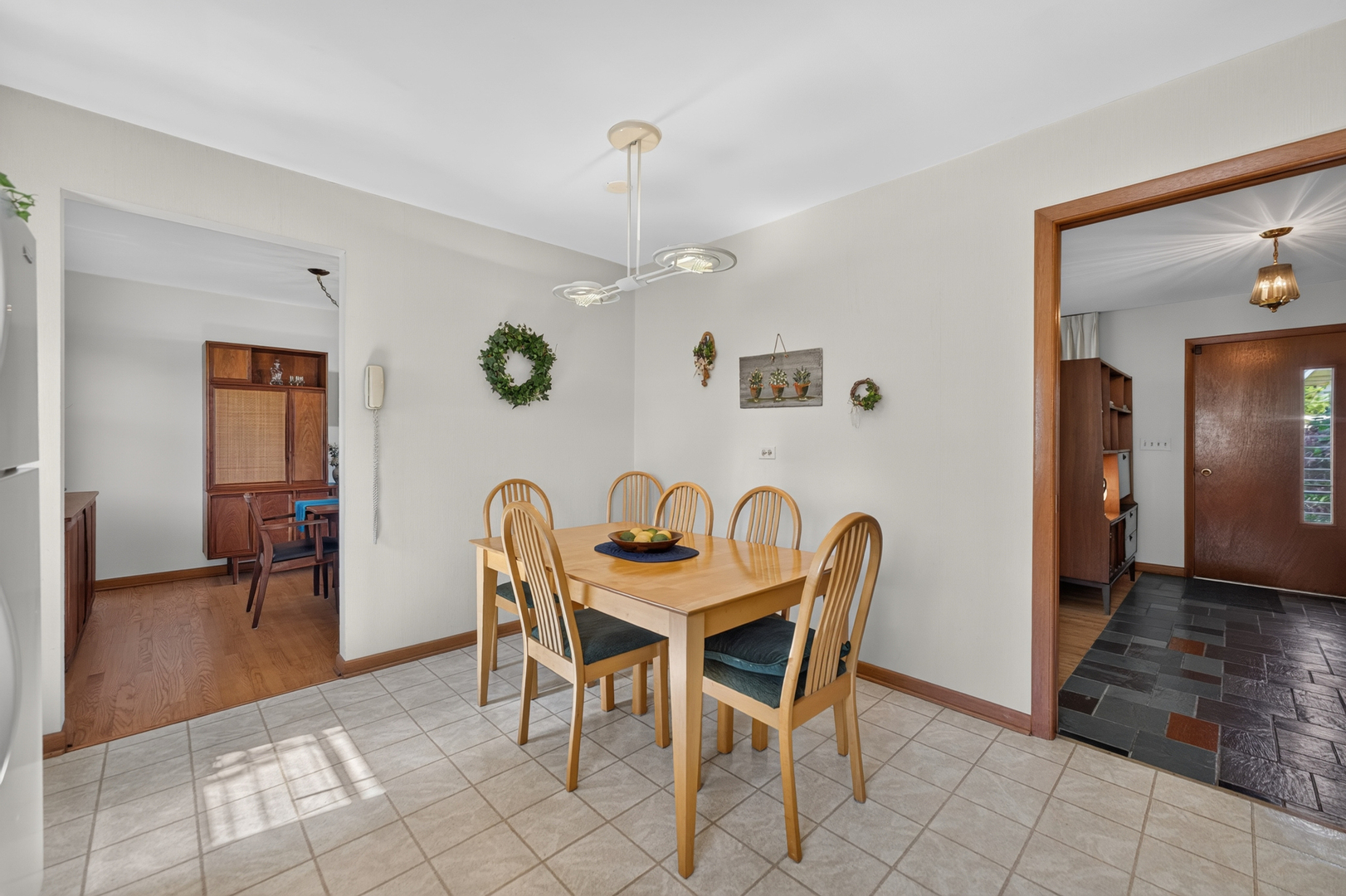 89 South Clarendon Avenue Addison, IL 60101 - Photo 16 of 67