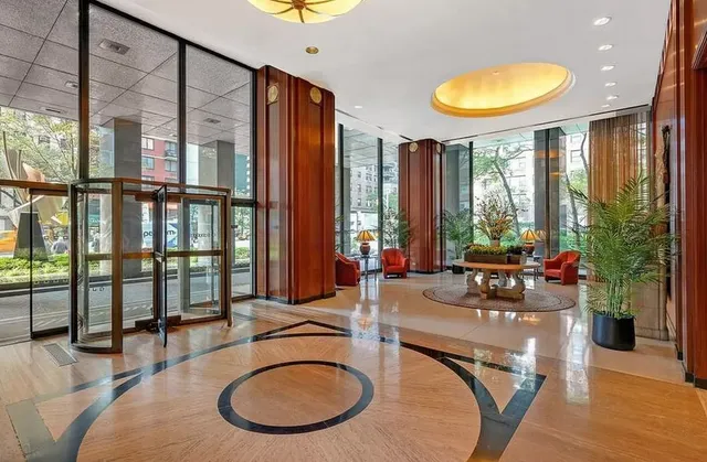 $1,005,000 | 300 East 40th Street, Unit 5C | Murray Hill