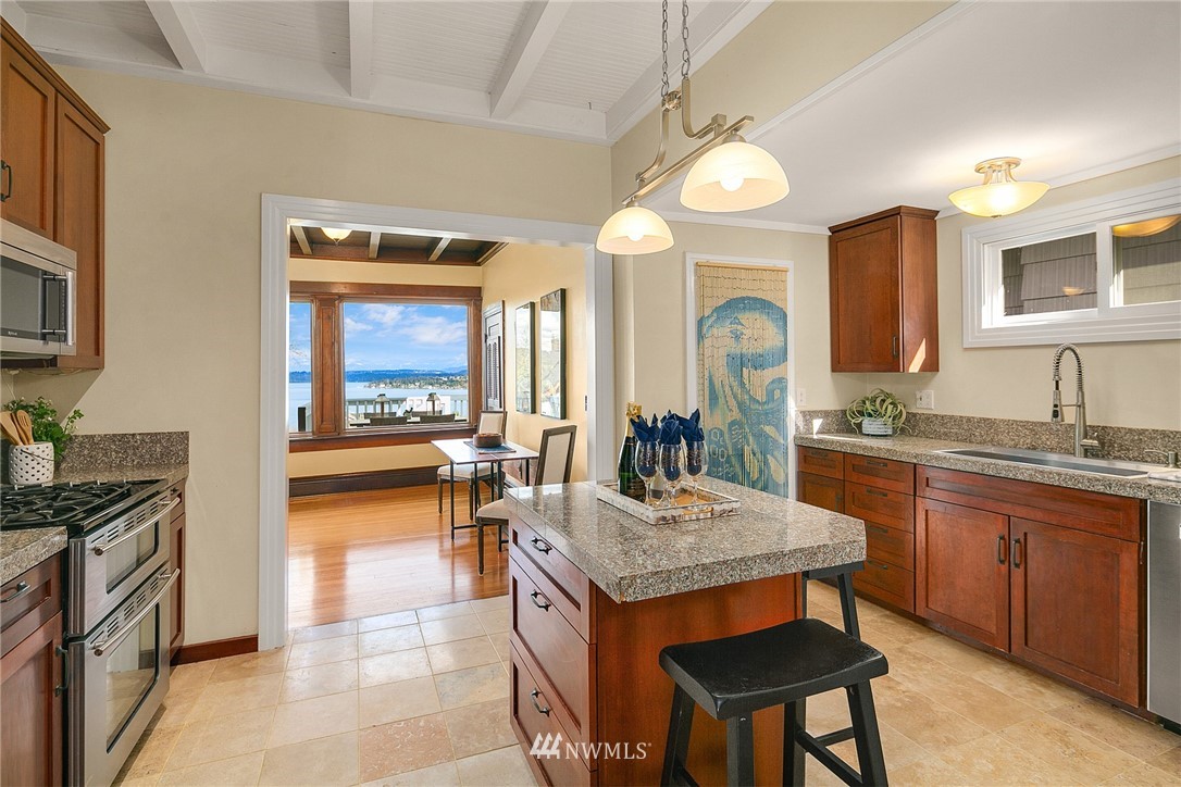 526 31st Avenue South Seattle, WA 98144 - Photo 12 of 36