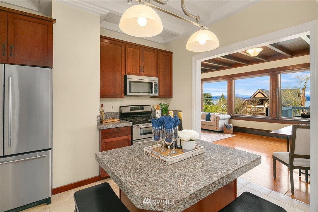 526 31st Avenue South Seattle, WA 98144 - Photo 13 of 36