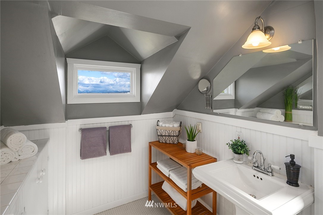 526 31st Avenue South Seattle, WA 98144 - Photo 21 of 36