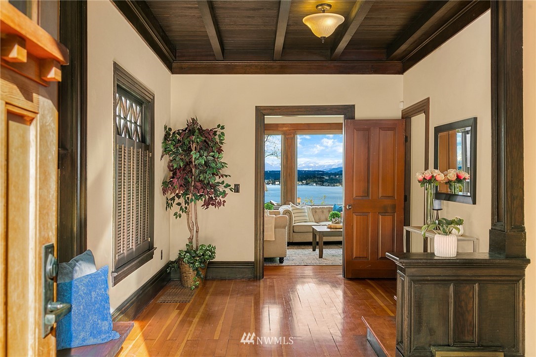 526 31st Avenue South Seattle, WA 98144 - Photo 4 of 36