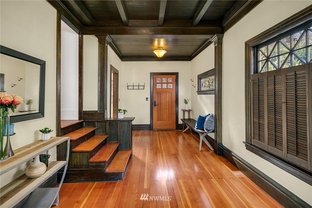 526 31st Avenue South Seattle, WA 98144 - Photo 5 of 36