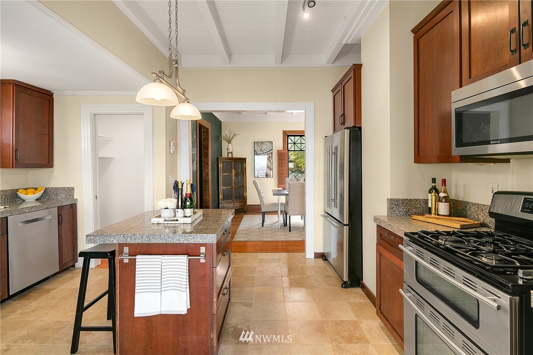 526 31st Avenue South Seattle, WA 98144 - Photo 10 of 36