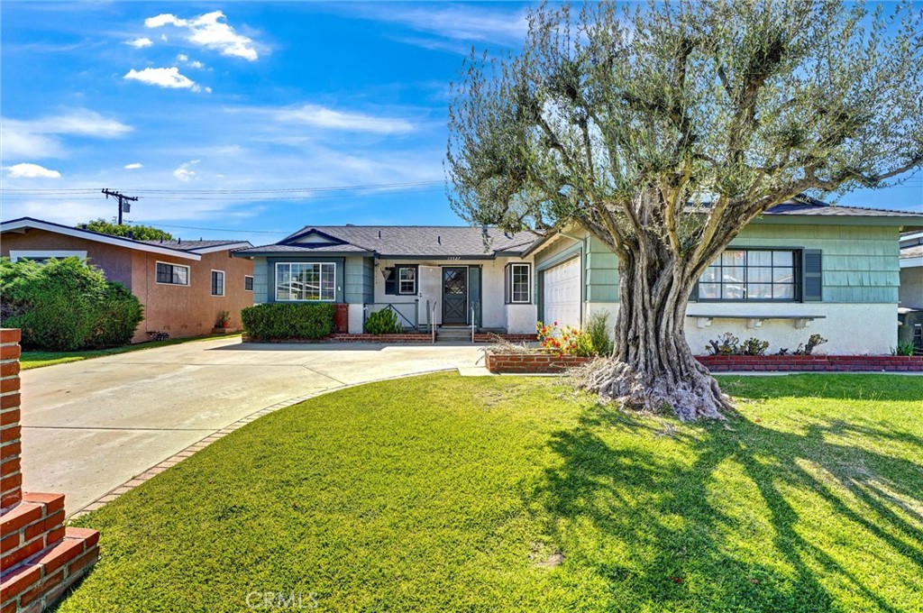 13527 Raceland Road La Mirada, CA 90638 - Photo 2 of 30