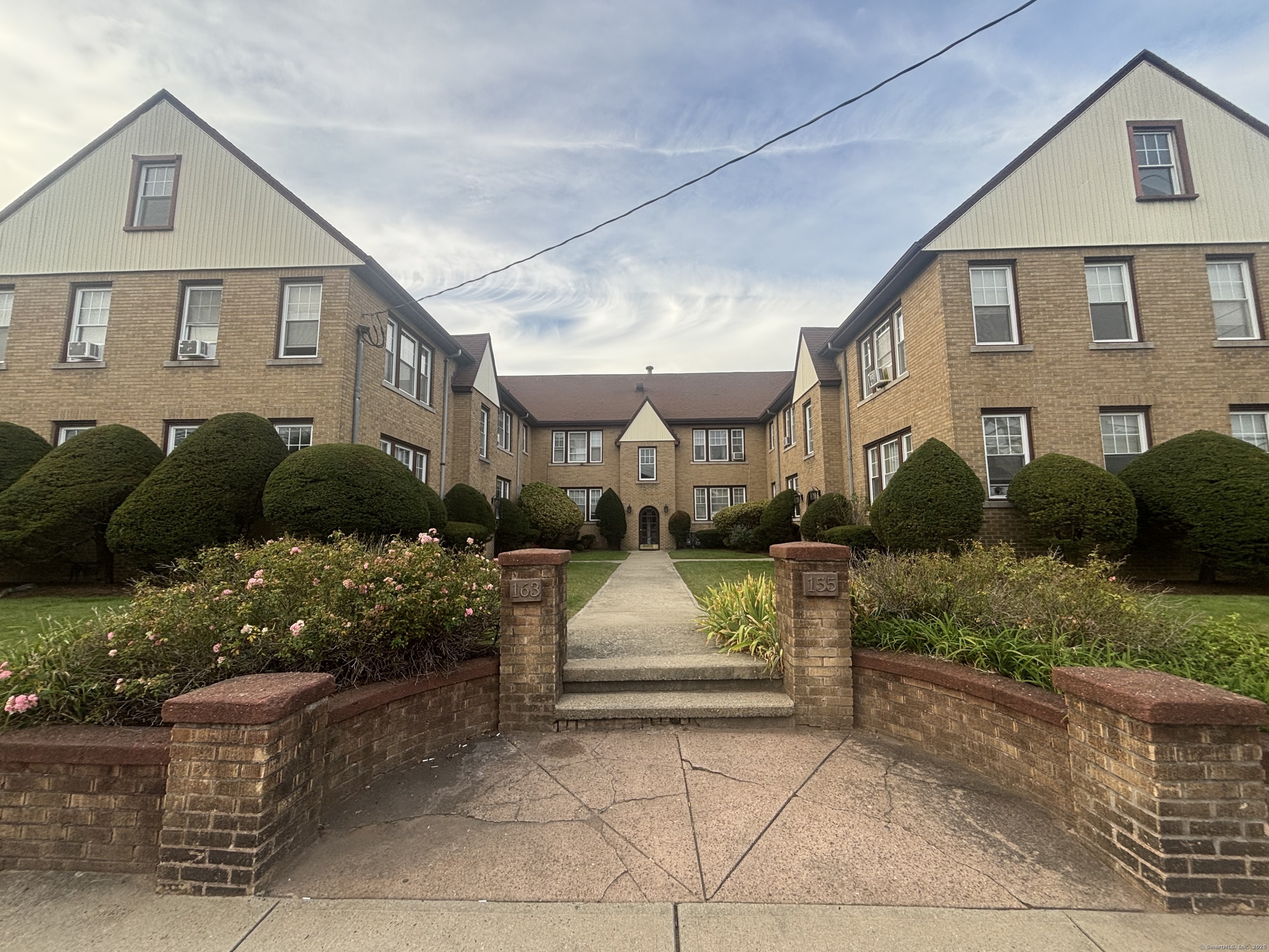 155 Elm Street, Unit 6 West Haven, CT 06516 - Photo 1 of 8 a front view of a house with a garden