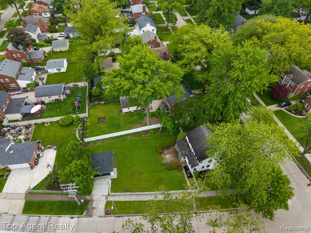 1894 Broadstone Road Grosse Pointe, MI 48236 - Photo 49 of 60