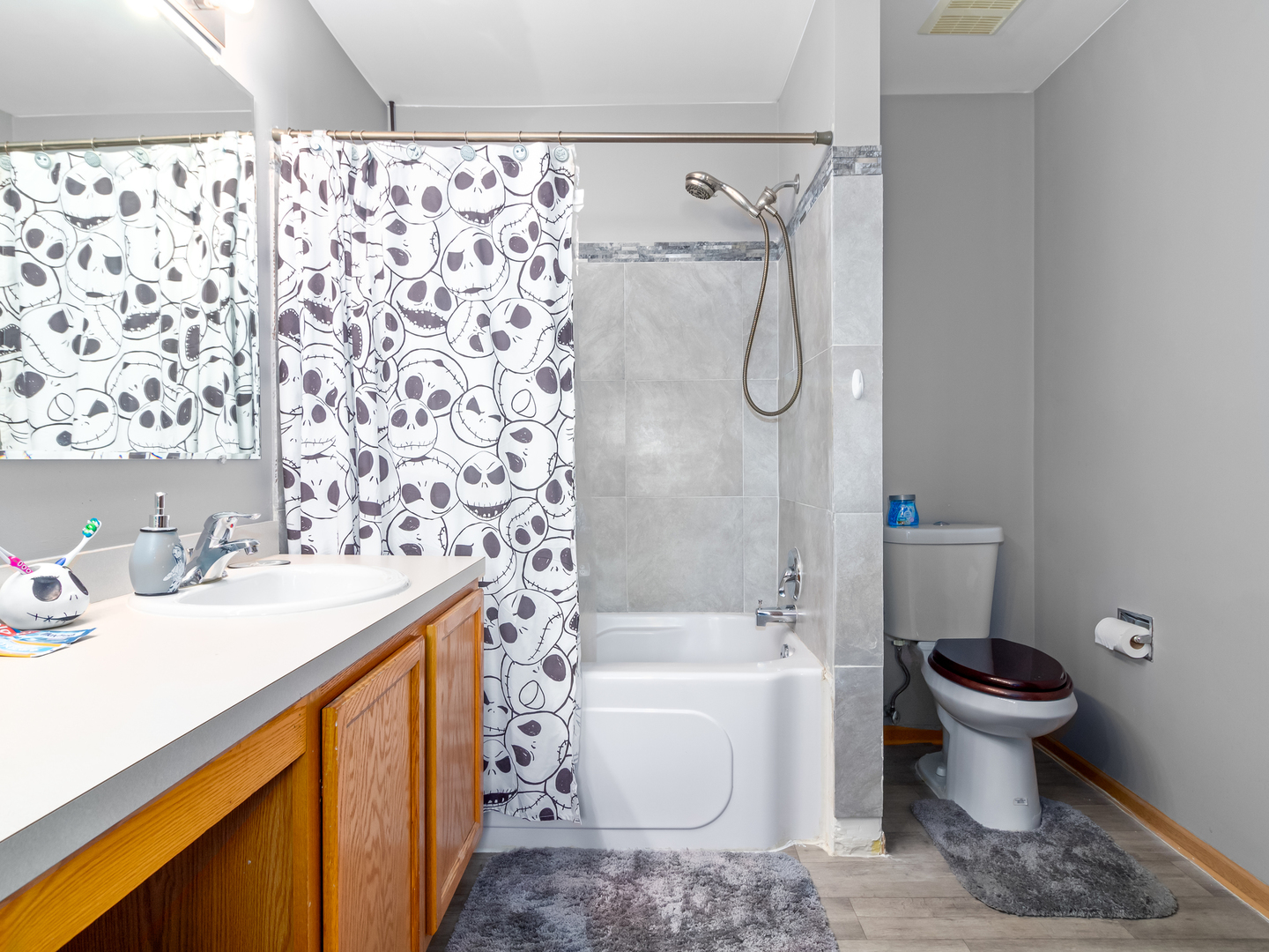 2262 Georgetown Circle Aurora, IL 60503 - Photo 16 of 25 a bathroom with a sink toilet and shower