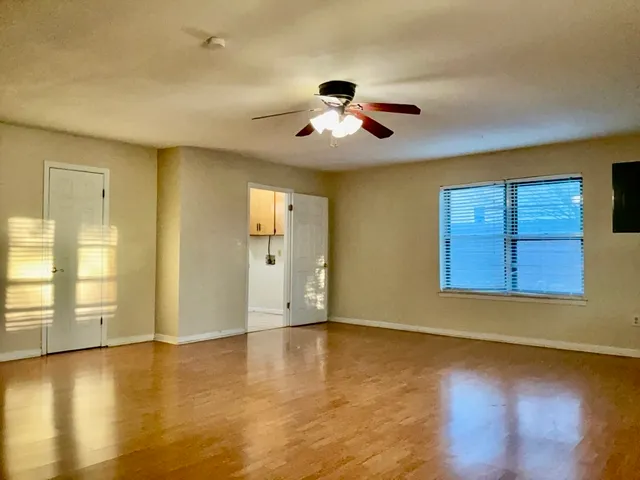 $1,695 | 418 Sunset Drive, Georgetown, TX 78628