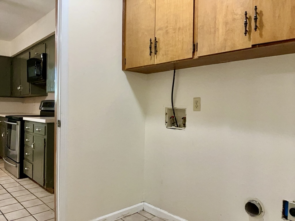 418 Sunset Drive Georgetown, TX 78628 - Photo 13 of 26 Laundry area with washer hookup, light tile patterned floors, and cabinet space