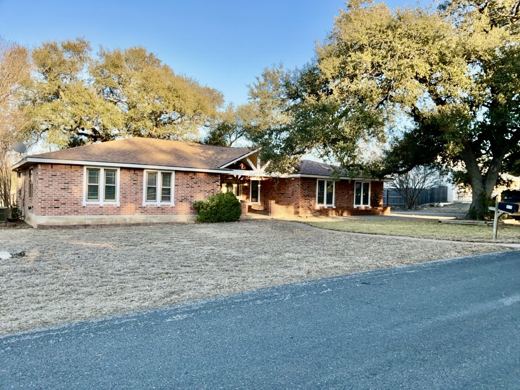 418 Sunset Drive Georgetown, TX 78628 - Photo 2 of 26 Ranch-style home with brick siding