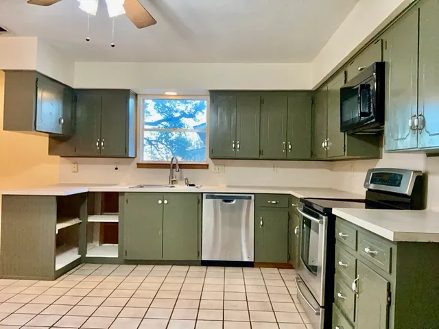 $1,695 | 418 Sunset Drive, Georgetown, TX 78628