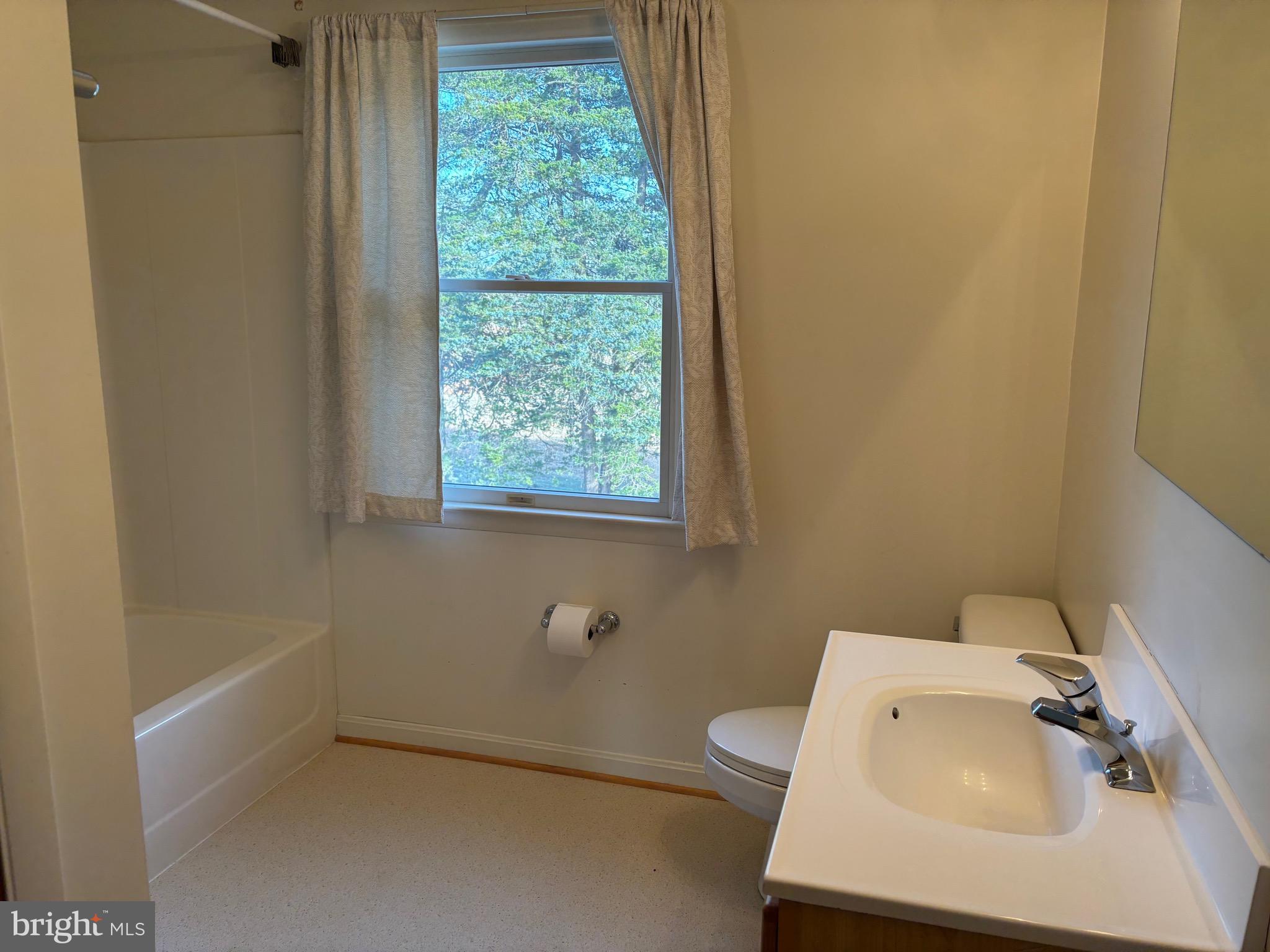 13238 Stonehouse Mountain Road Culpeper, VA 22701 - Photo 20 of 33 2nd floor full bath