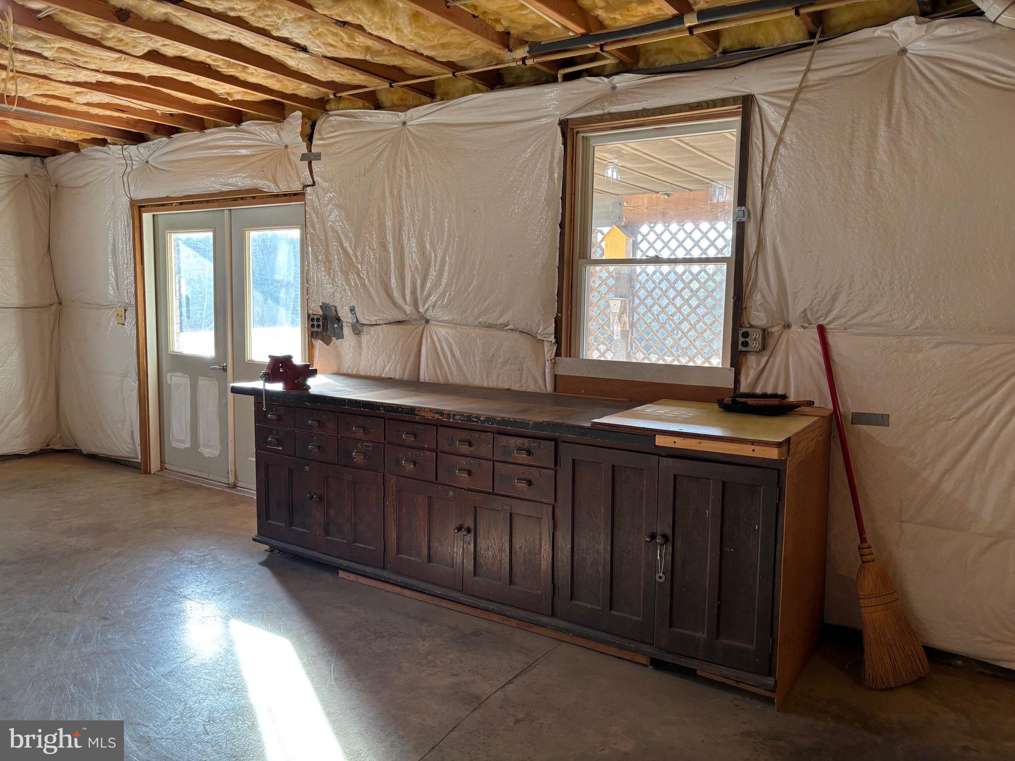 13238 Stonehouse Mountain Road Culpeper, VA 22701 - Photo 29 of 33 Work bench