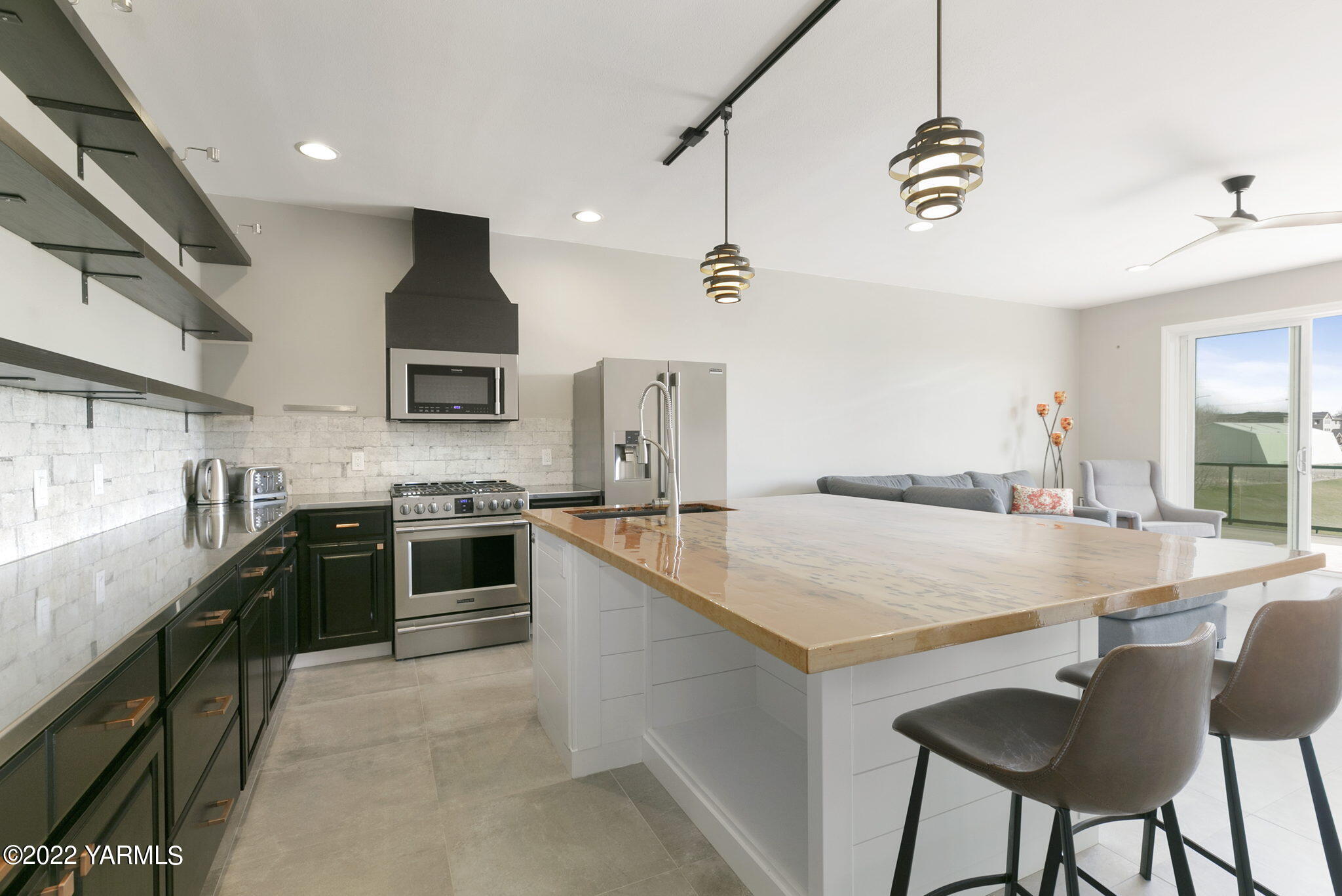 9150 Occidental Road, Unit 5 Yakima, WA 98903 - Photo 12 of 22 Kitchen