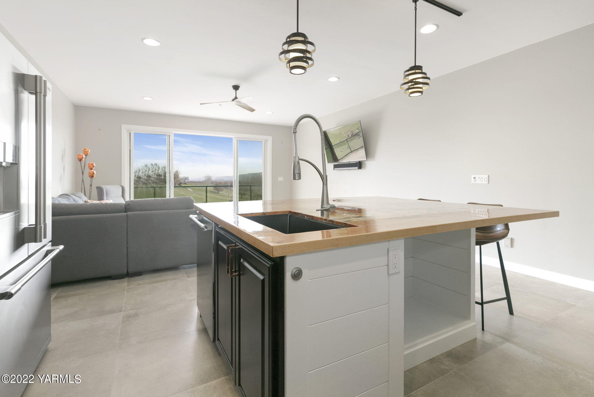 9150 Occidental Road, Unit 5 Yakima, WA 98903 - Photo 14 of 22 Kitchen