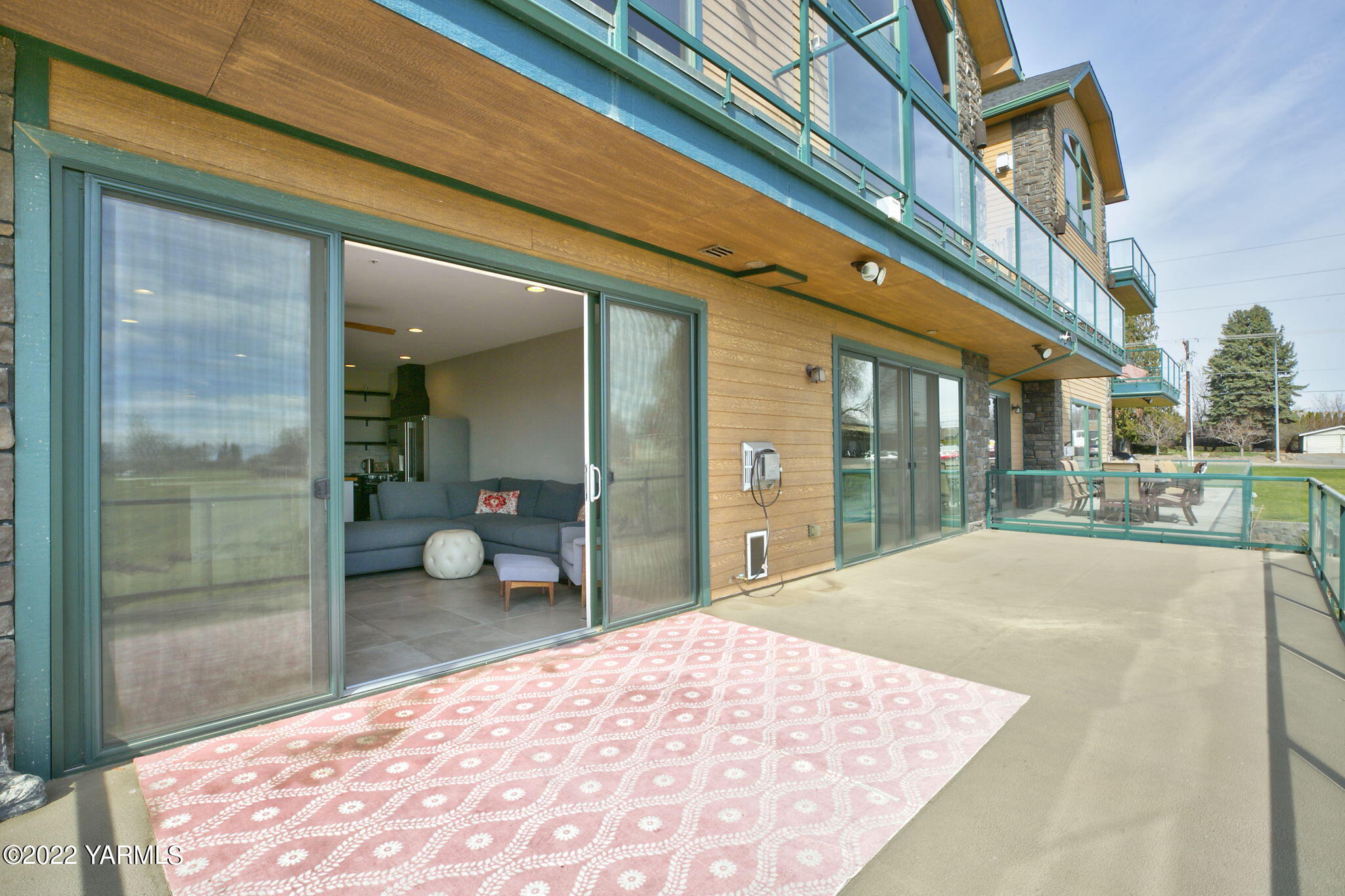 9150 Occidental Road, Unit 5 Yakima, WA 98903 - Photo 4 of 22 Balcony/ Deck