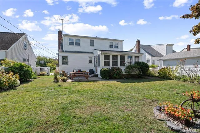 a view of a house with backyard and sitting area