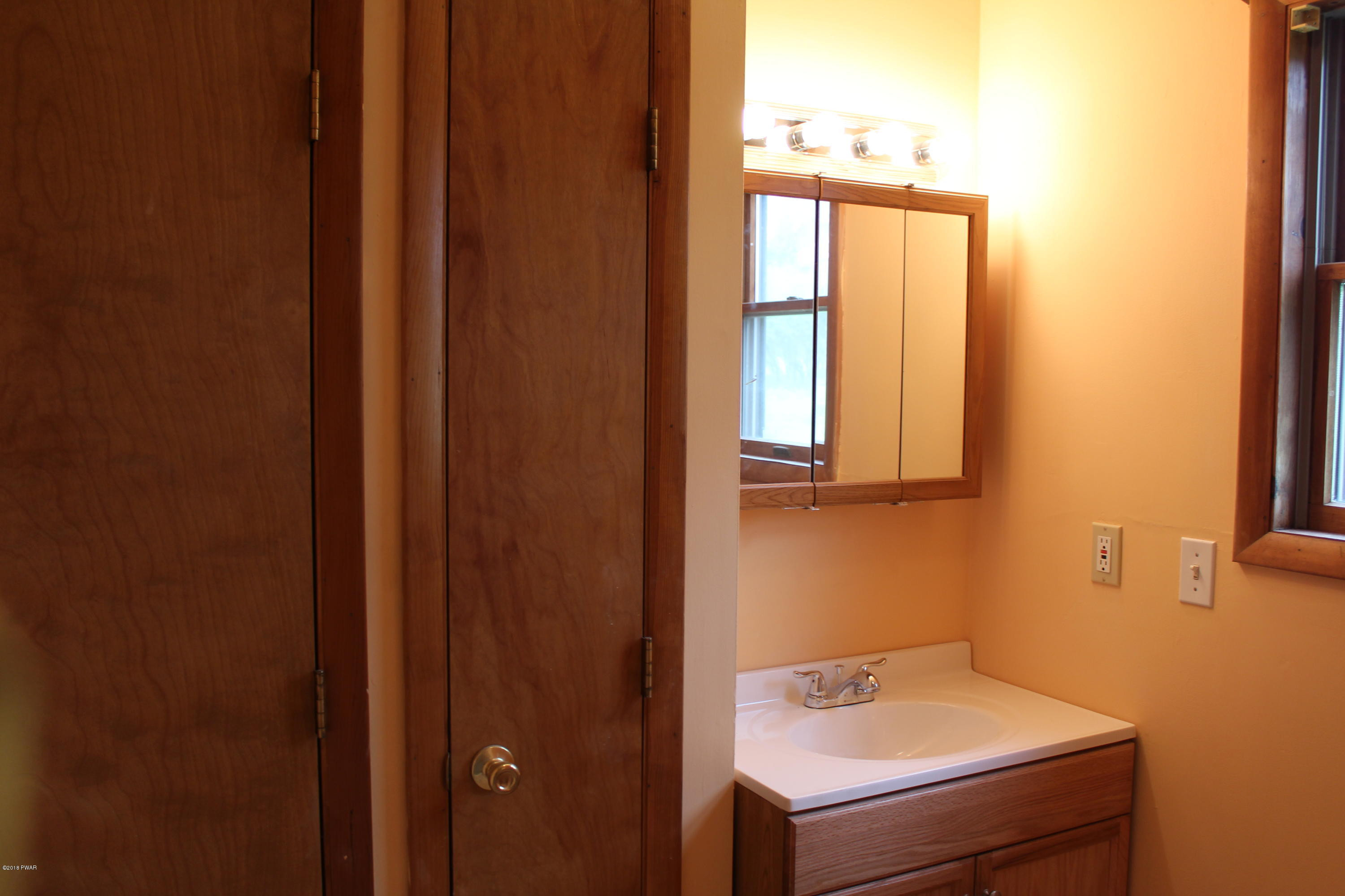 1571 Ridgeview Drive Lake Ariel, PA 18436 - Photo 18 of 36 upper bath