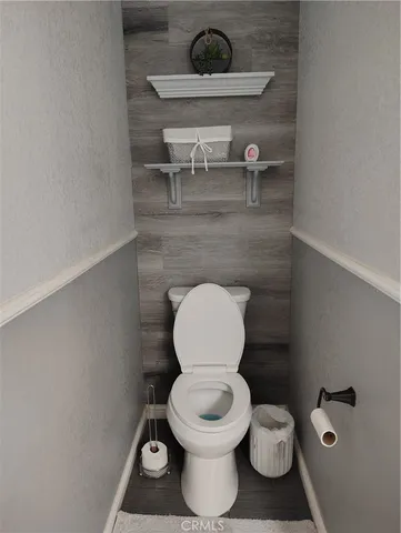 a bathroom with a toilet