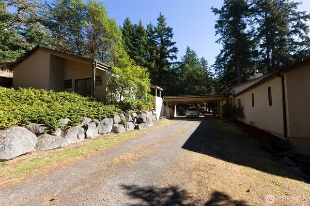 $1,200,000 | 327 Twin Oaks Lane, Friday Harbor, WA 98250