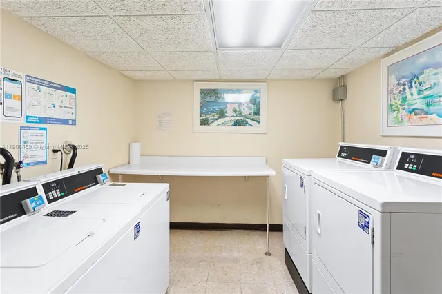 a livingroom with a bookshelf