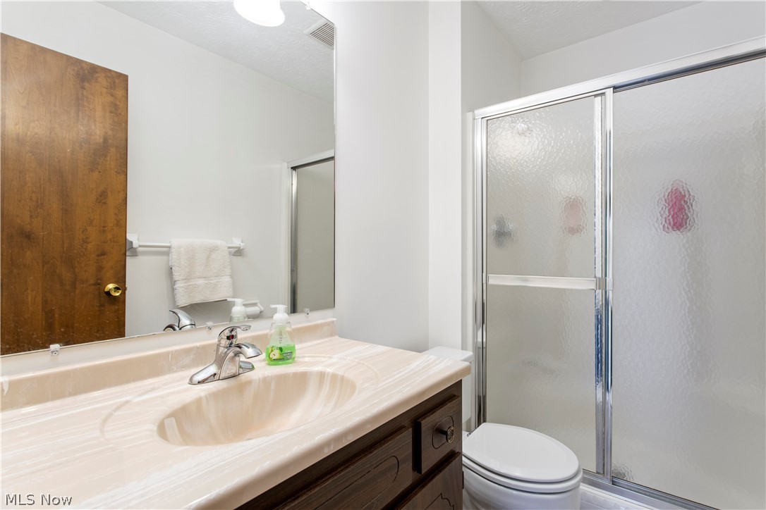 3935 Huffman Road Medina, OH 44256 - Photo 14 of 27 1st floor full bath with walk-in shower