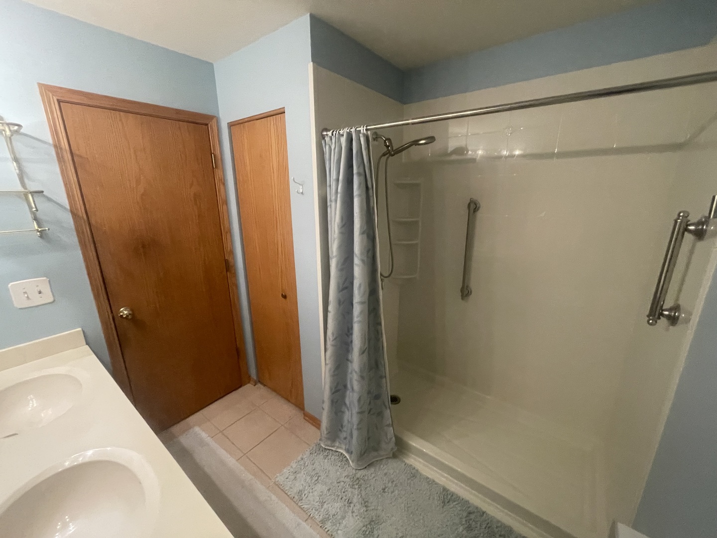 1827 Arbor Falls Drive Plainfield, IL 60586 - Photo 21 of 29 a bathroom with a shower and a sink
