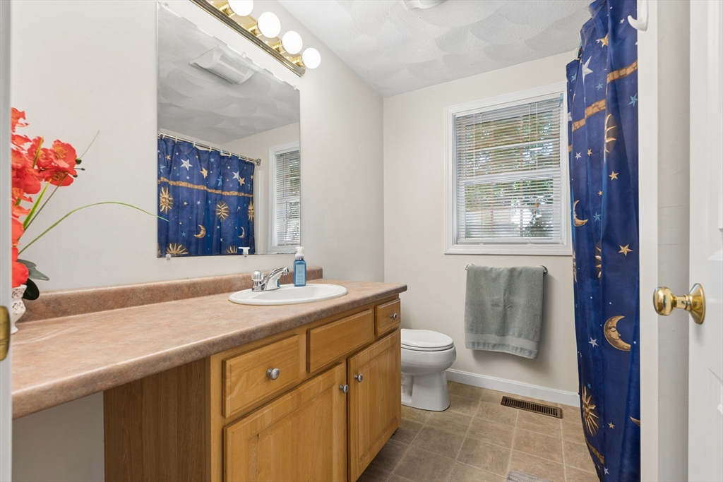 9 Perron Way Lowell, MA 01854 - Photo 18 of 42
