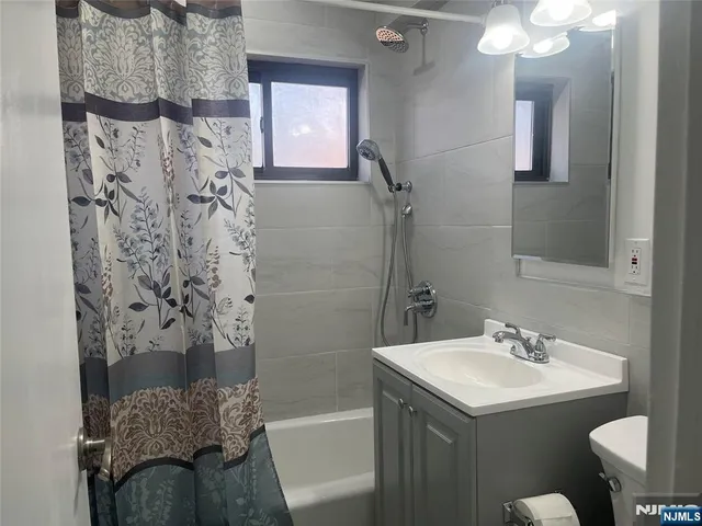 $1,550 | 500 Linwood Drive, Unit 4H, Fort Lee, NJ 07024