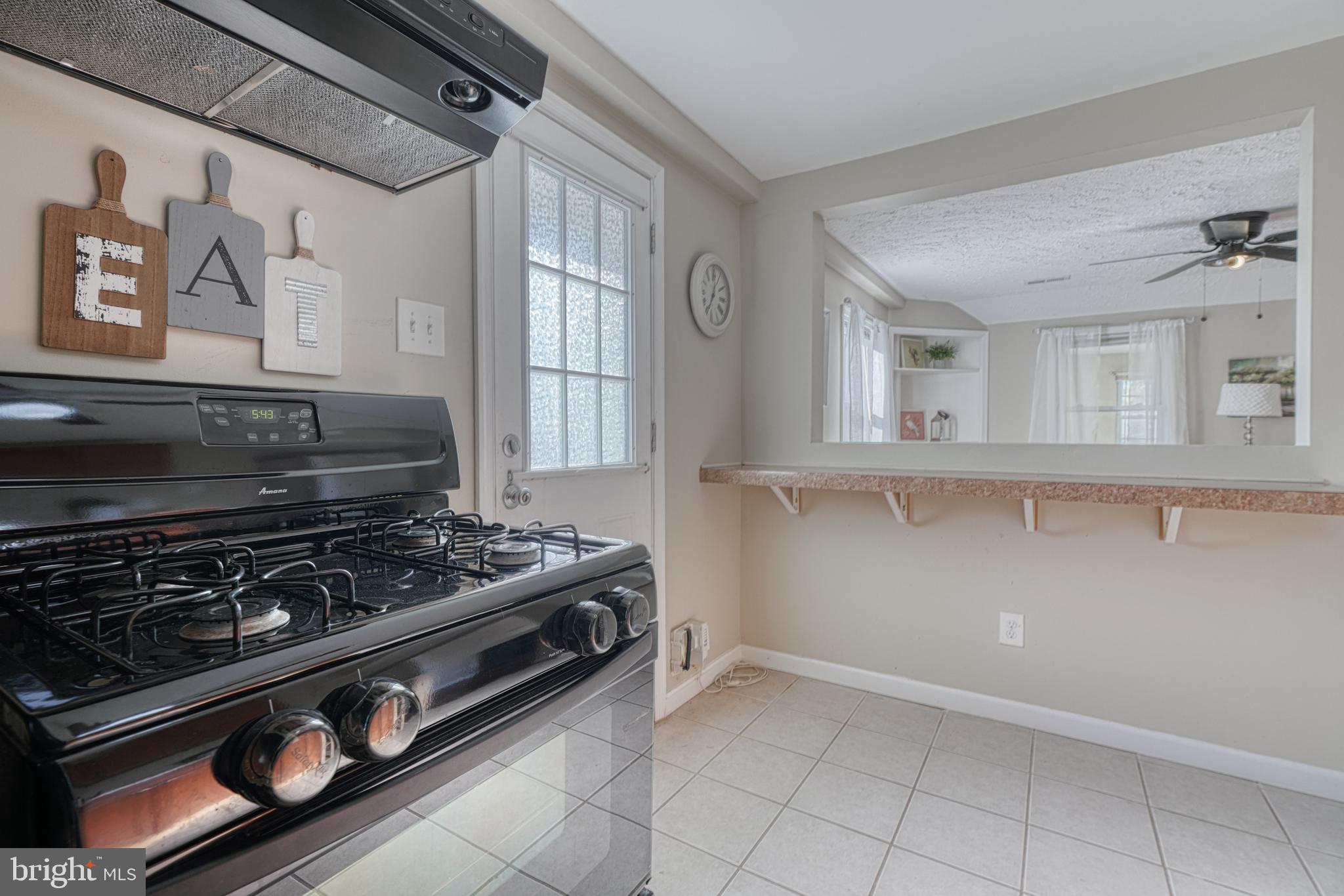3138 Baybriar Road Dundalk, MD 21222 - Photo 13 of 34 Side Door Interior view