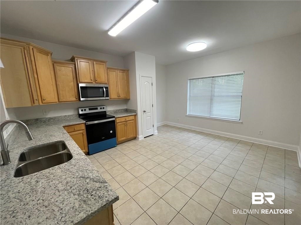10215 Hunters Trace South Mobile, AL 36608 - Photo 11 of 22 granite counters and stainless appliances