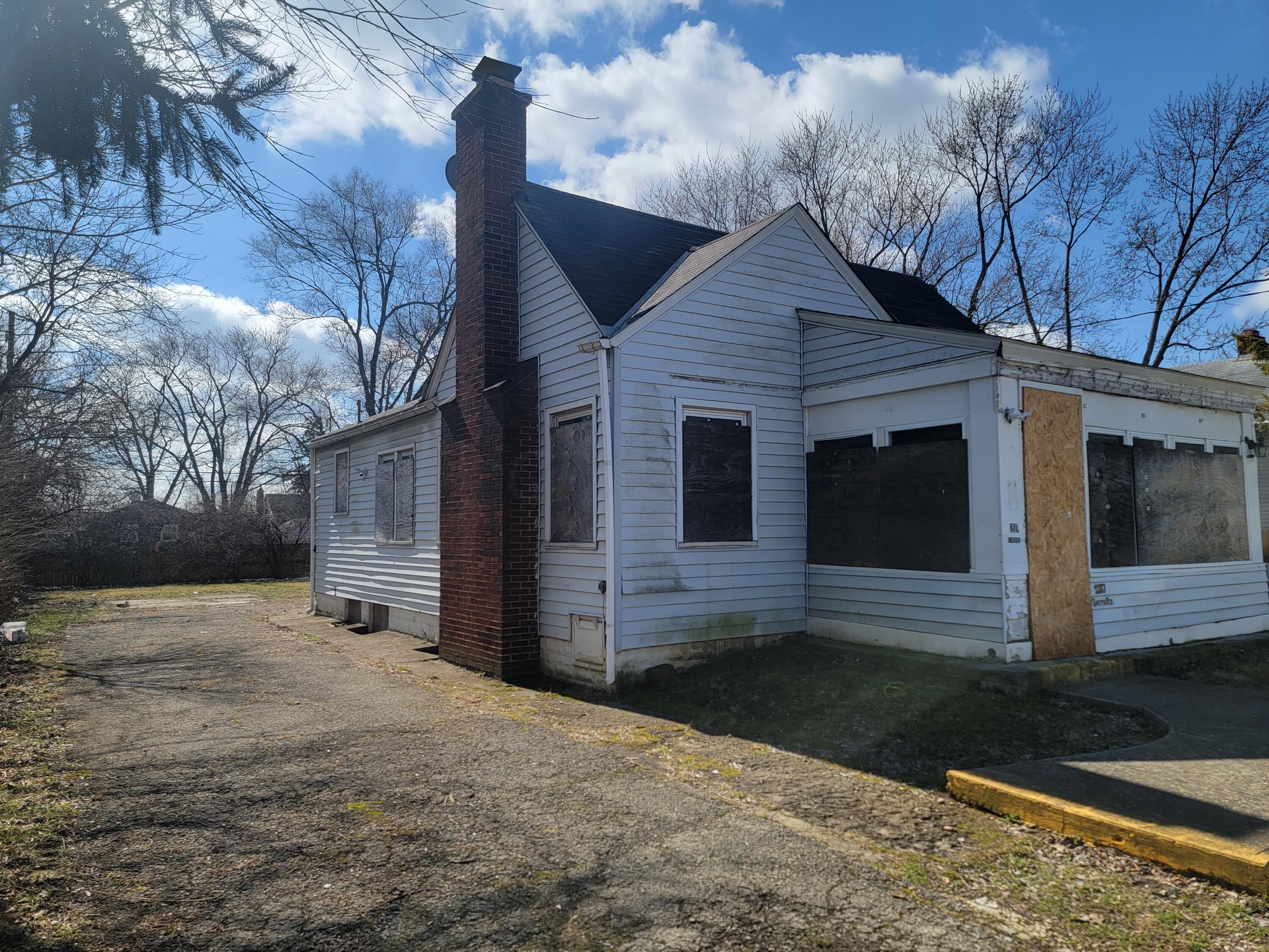 1137 Smith Road Columbus, OH 43207 - Photo 3 of 4 20230304_123909 (1)