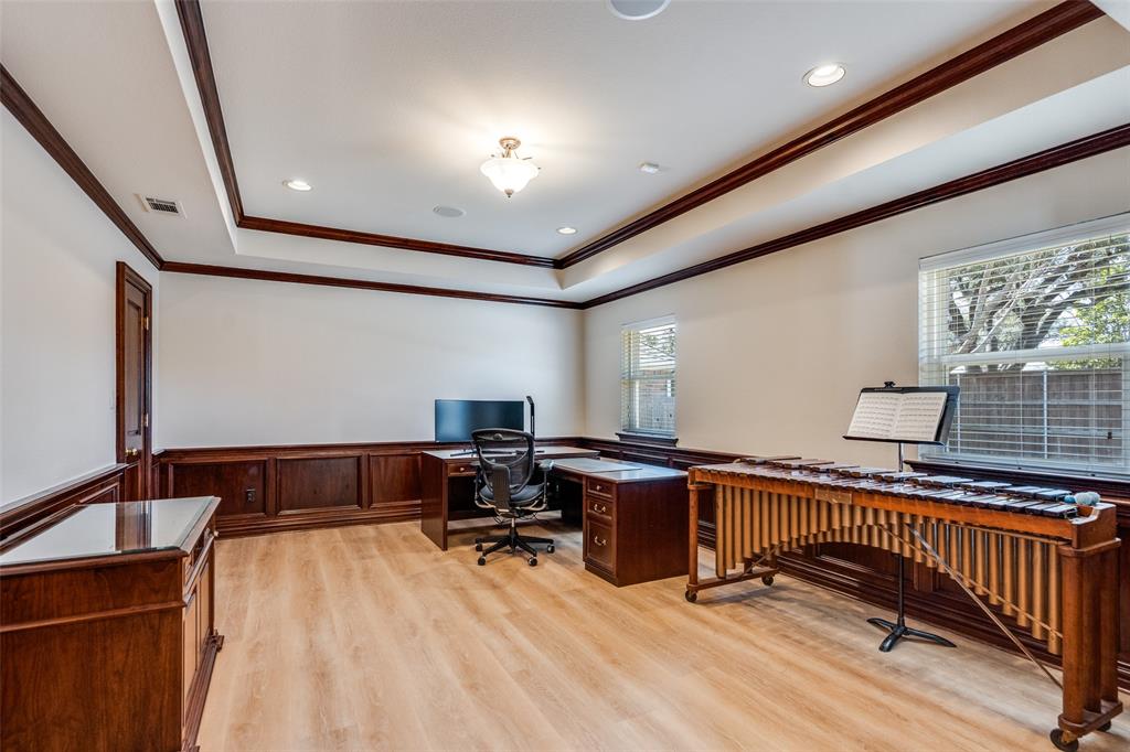 6604 Villa Road Dallas, TX 75252 - Photo 14 of 28 a room with furniture