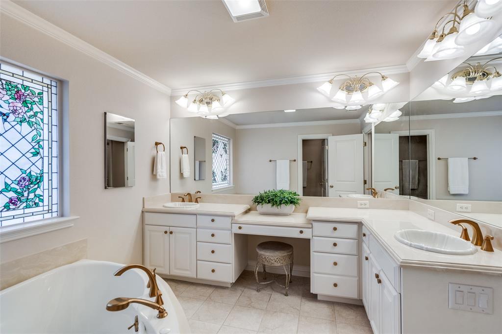 6604 Villa Road Dallas, TX 75252 - Photo 19 of 28 a bathroom with a sink a vanity a mirror and a bathtub