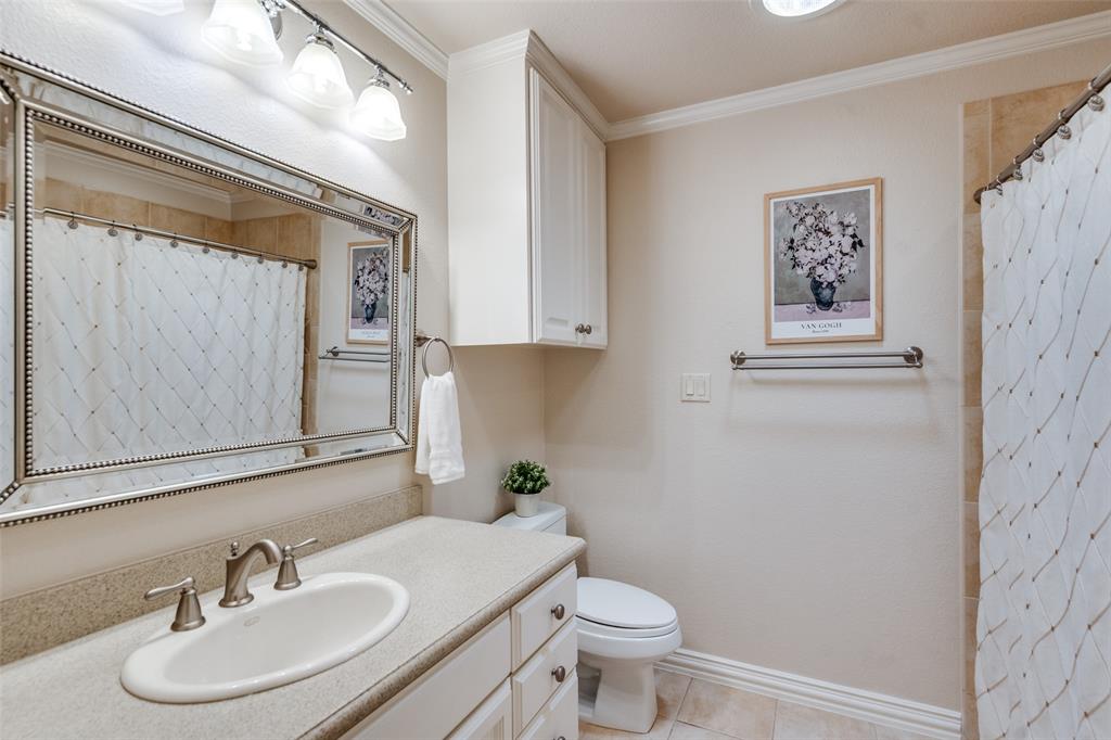 6604 Villa Road Dallas, TX 75252 - Photo 23 of 28 a bathroom with a toilet a sink and a mirror