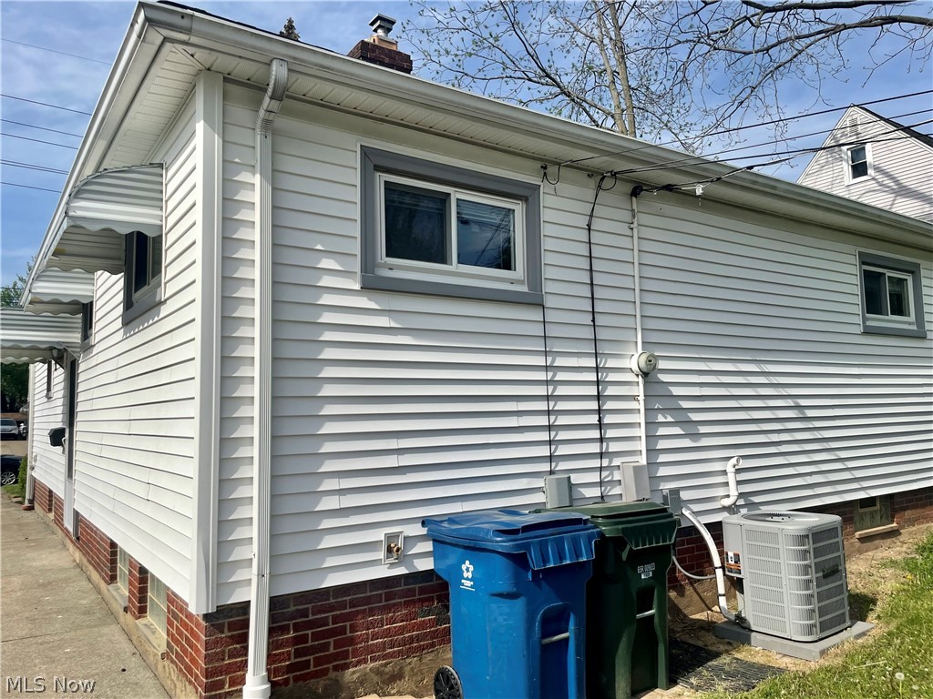 9503 Snow Road Cleveland, OH 44130 - Photo 3 of 14