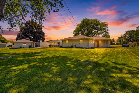 $299,900 | 501 Nicholson Avenue, South Milwaukee, WI 53172