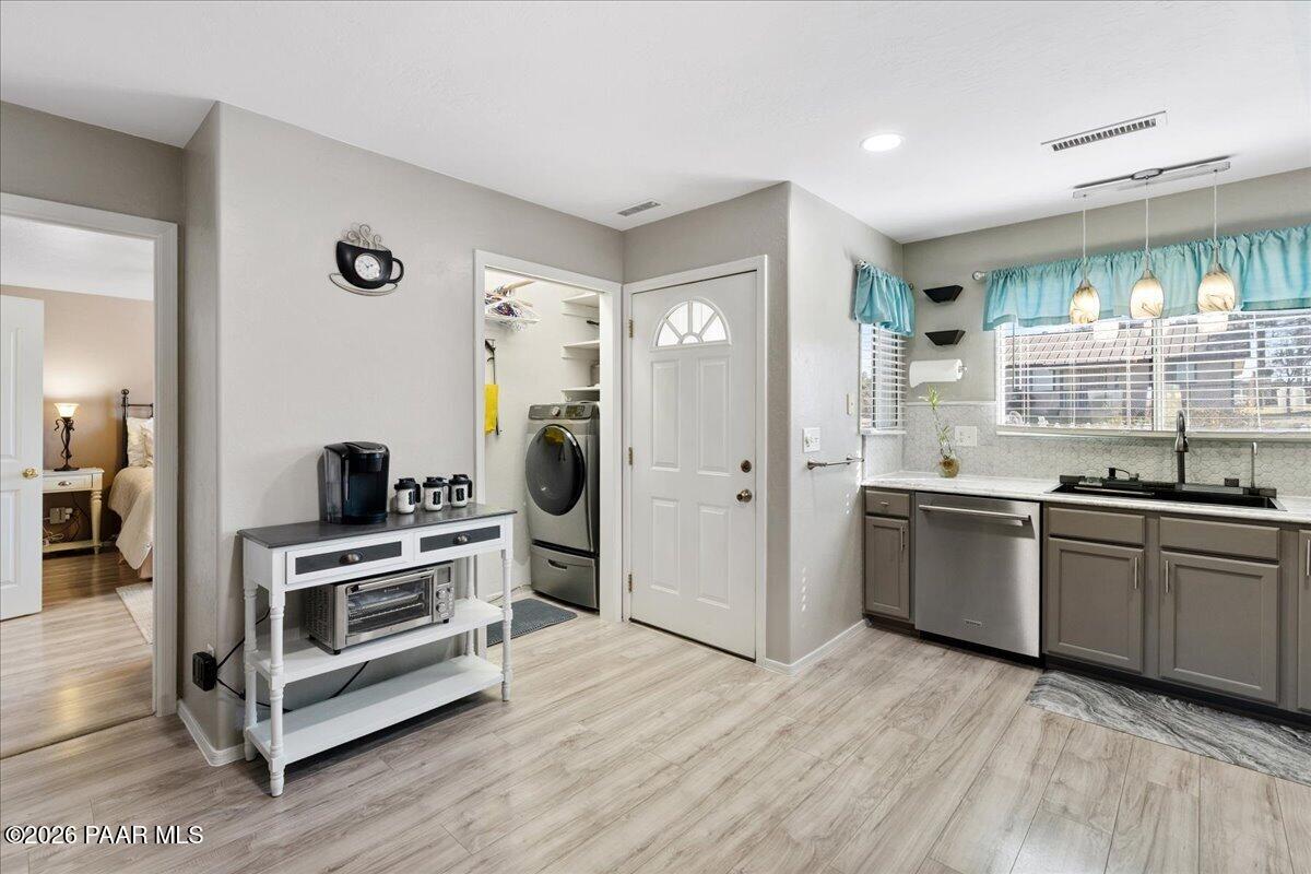 20656 East Wagon Way Mayer, AZ 86333 - Photo 6 of 25 06-Entry