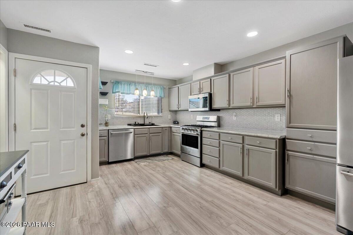 20656 East Wagon Way Mayer, AZ 86333 - Photo 7 of 25 07-Entry & Kitchen