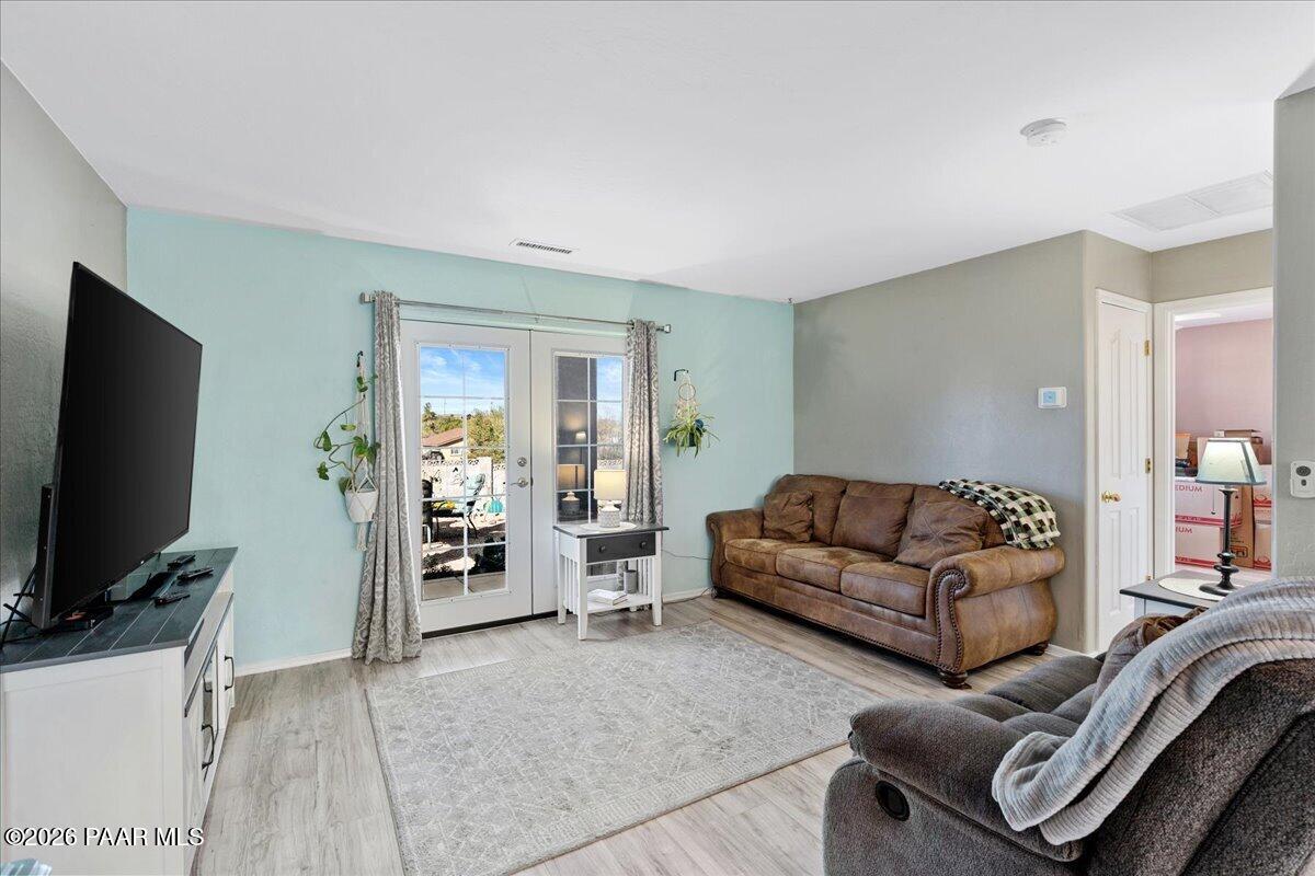 20656 East Wagon Way Mayer, AZ 86333 - Photo 9 of 25 09-Living Room