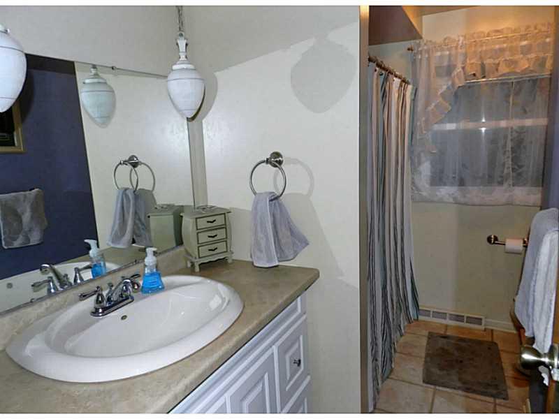 2735 Copper Road New Castle, PA 16101 - Photo 13 of 21 Full Bath.