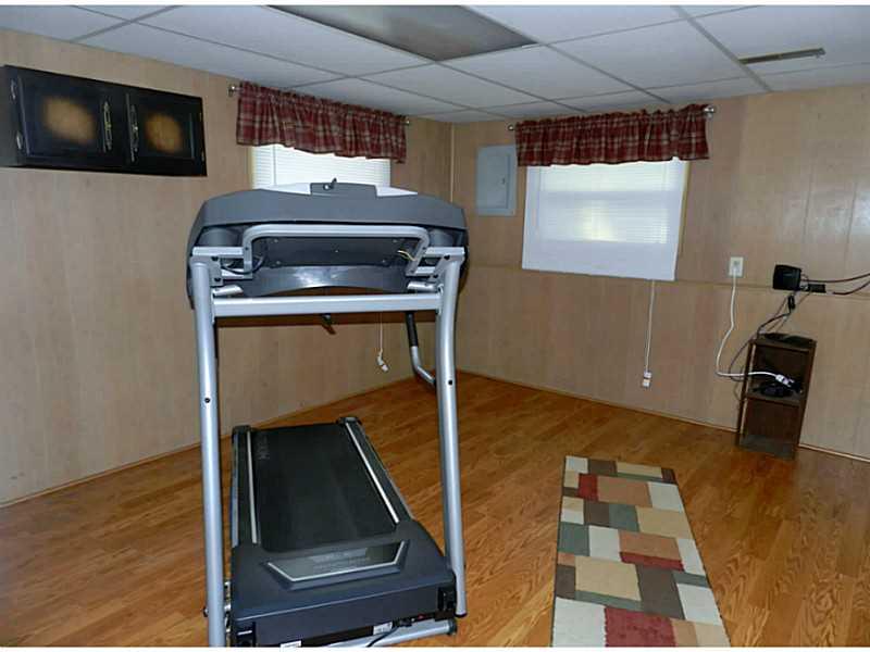 2735 Copper Road New Castle, PA 16101 - Photo 15 of 21 Den.