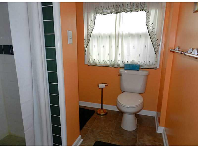2735 Copper Road New Castle, PA 16101 - Photo 16 of 21 Full Bath.