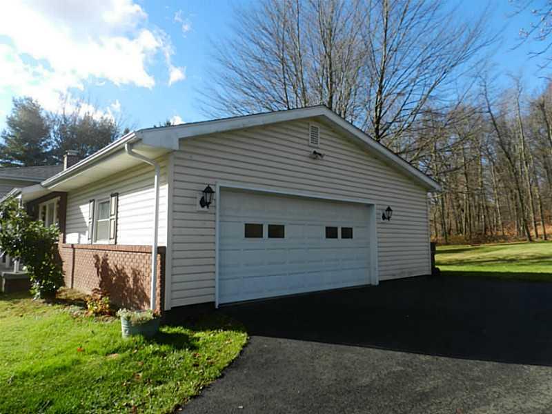 2735 Copper Road New Castle, PA 16101 - Photo 19 of 21 Parking Lot/Garage.