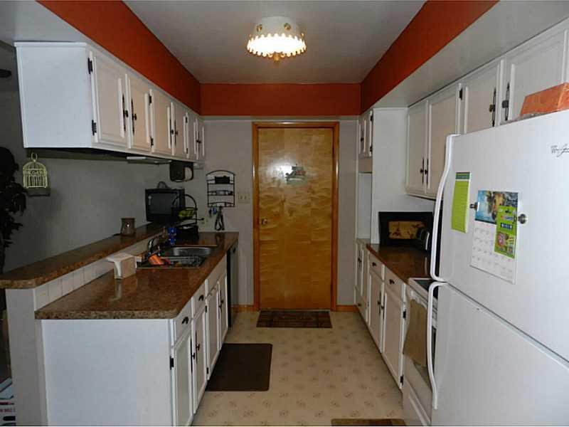 2735 Copper Road New Castle, PA 16101 - Photo 8 of 21 Kitchen.