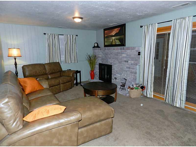 2735 Copper Road New Castle, PA 16101 - Photo 10 of 21 Family Room.