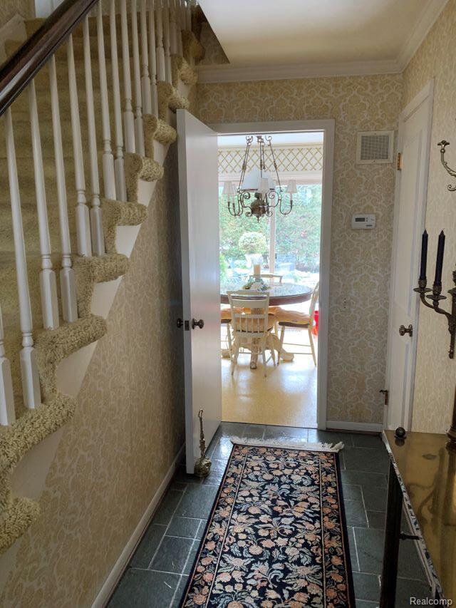491 Colonial Road Grosse Pointe, MI 48236 - Photo 10 of 38 010_beyc69fd3a51016e7.jpg