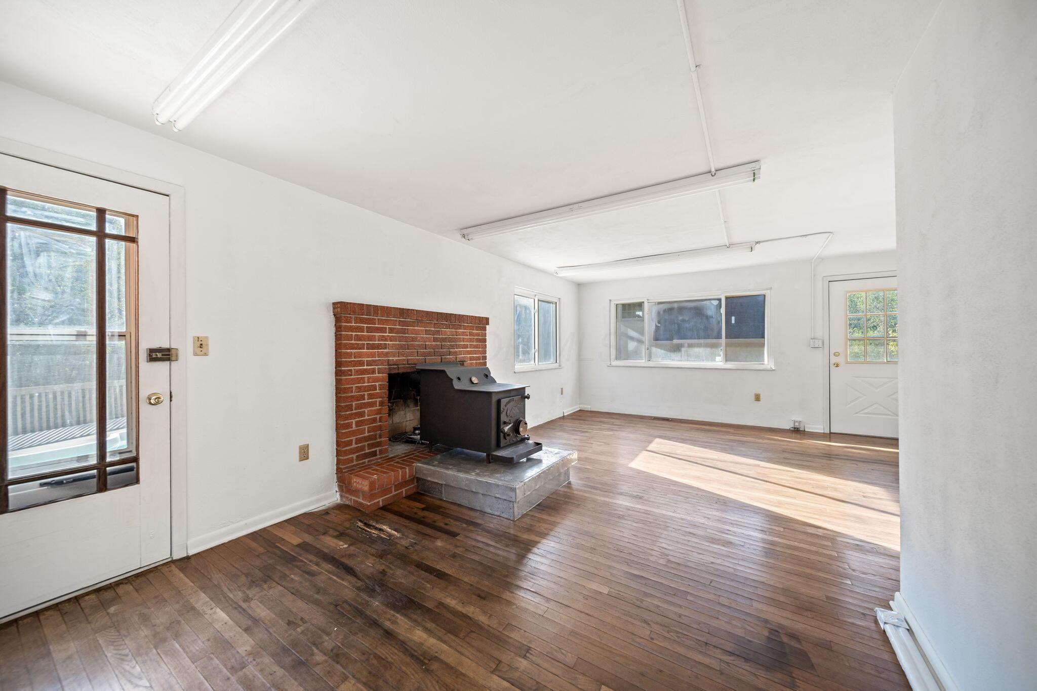 9426 Bennington Chapel Road Croton, OH 43013 - Photo 75 of 127 Pool House Living Room
