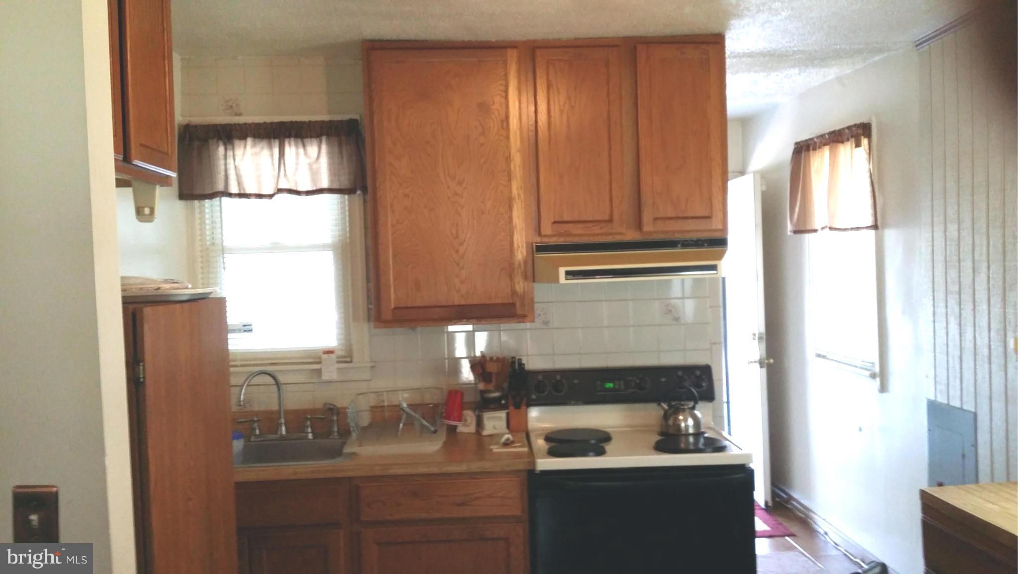 9101 Simpson Lane Clinton, MD 20735 - Photo 6 of 10 Kitchen